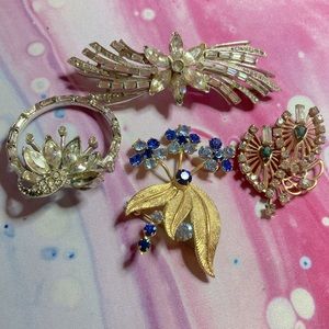 4 Vintage Costume Jewelry Brooches